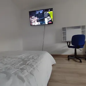 Chambre Prive Dans Une Maison Avec Terrasse Et Jardin Salles De Bain Partagees Lille